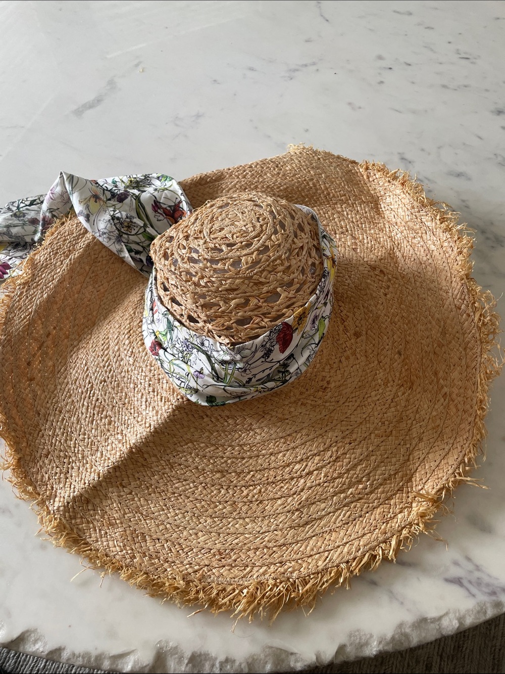 Gucci Natural Straw Wide-Brim Hat with Floral Silk Scarf - Picture 4 of 8